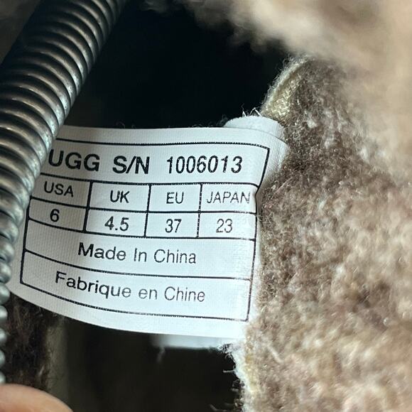 UGG Australia Women’s Cambridge 1006013 Chocolate Suede Boots Size 6 - Picture 5 of 9